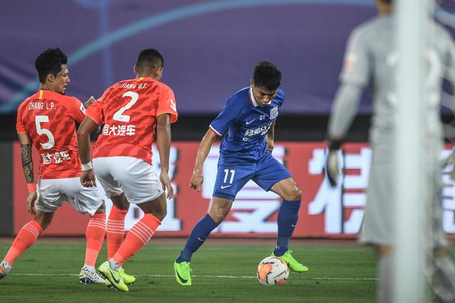 中国U18半场56-30领先26分，杨易轩火力全开
